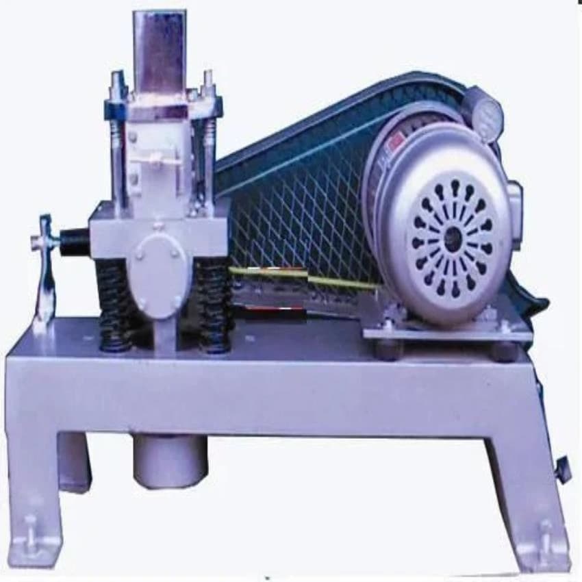 Motor Stainless Steel Cube Vibrating Machine, Power: 0-1 kw