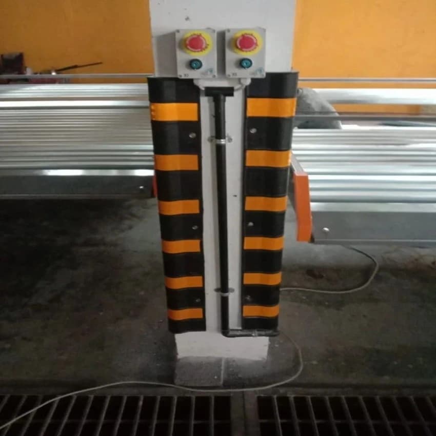 Black Smooth Soft Rubber Column Guard Round, Size: 1000 MM, 2.8 kg