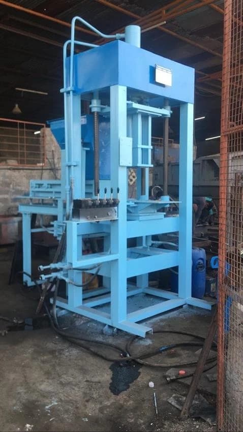 Shri Semi-Automatic High Pressure Center Press Fly Ash Brick Making Machine