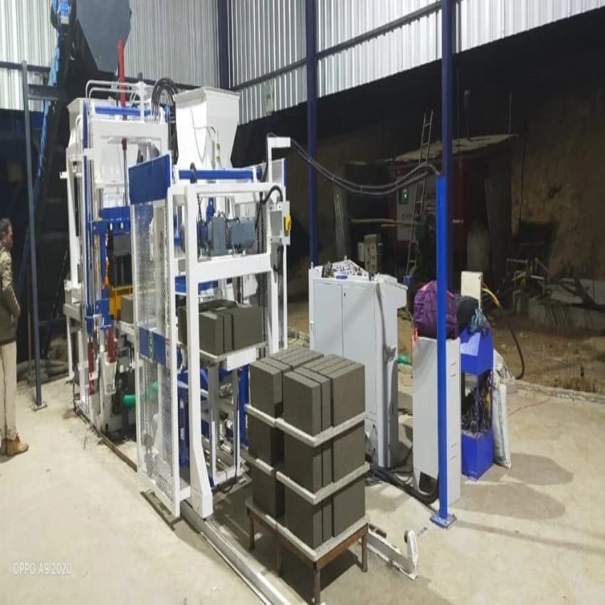 Q Green RT4 Concrete Block Making Machine, For Construction