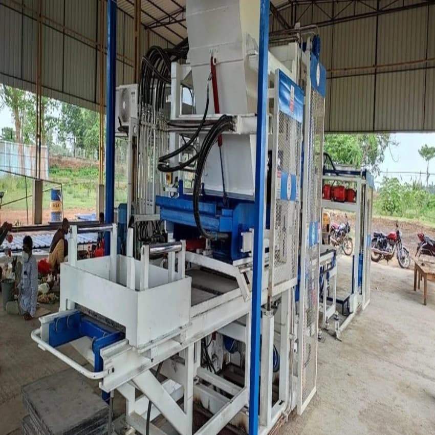 Semi Automatic Q Green RT3 Pre Feeder Bin System Concrete Block Making Machine
