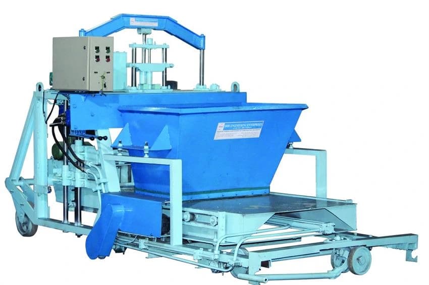 Hydraulic Operated Concrete Block Making Machine, Speed: 3000 rpm