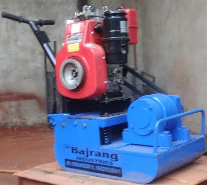 Concrete Compactor Machine With Engine, For Construction, Capacity: 1-2 Ton