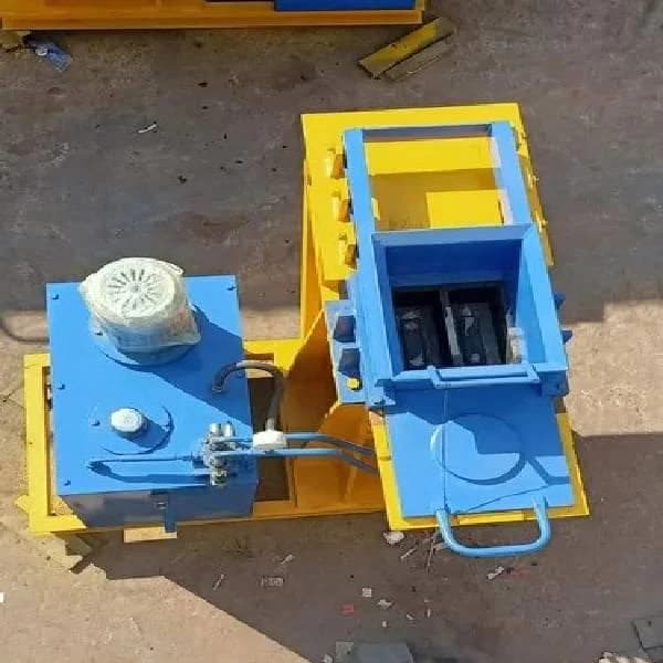 Hydraulic small fly ash brick machine