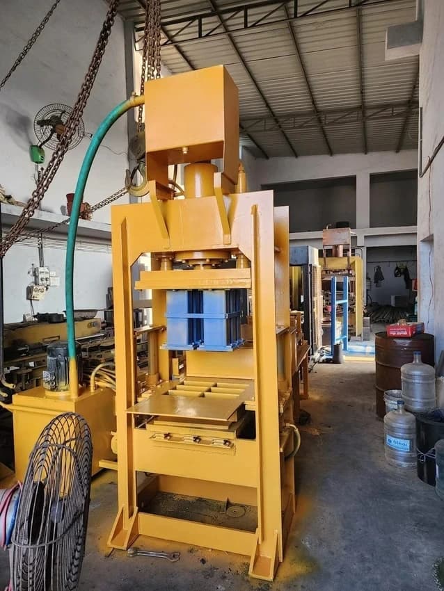 Fully Automatic High Pressure Paver Block Machine, 150 Ton