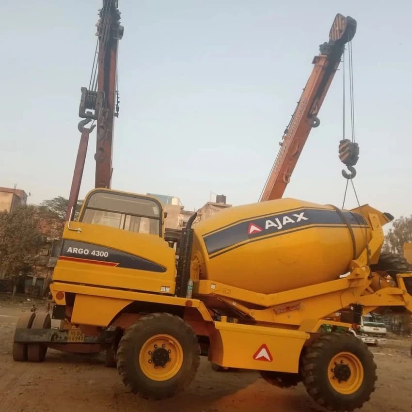 Diesel Engine Self Loading Concrete Mixer, For Construction, Drum Capacity: 750 L
