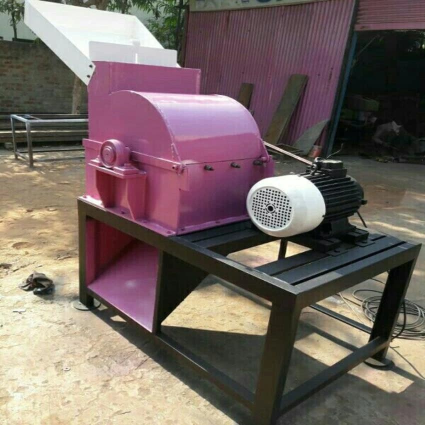 Mild Steel Wood Crusher Machine, Capacity: 300-100 Kg/Hr