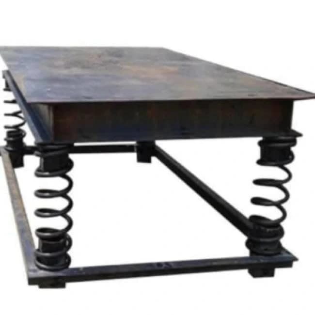 Vibrating table