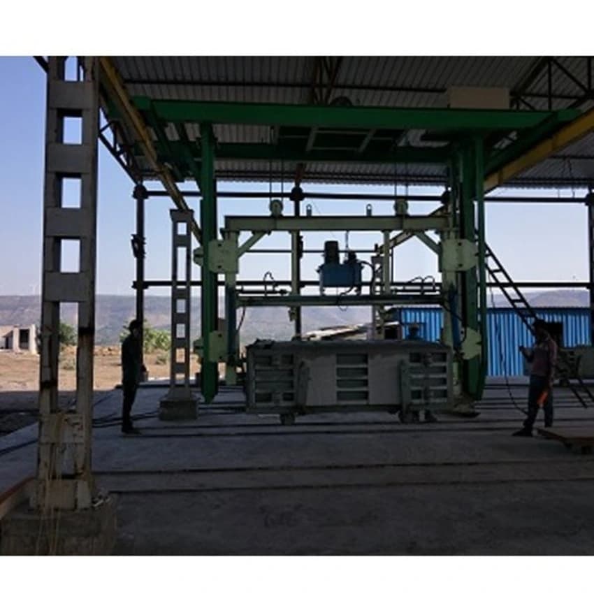 Tilting Crane, Max Height: 20 to 40 feet