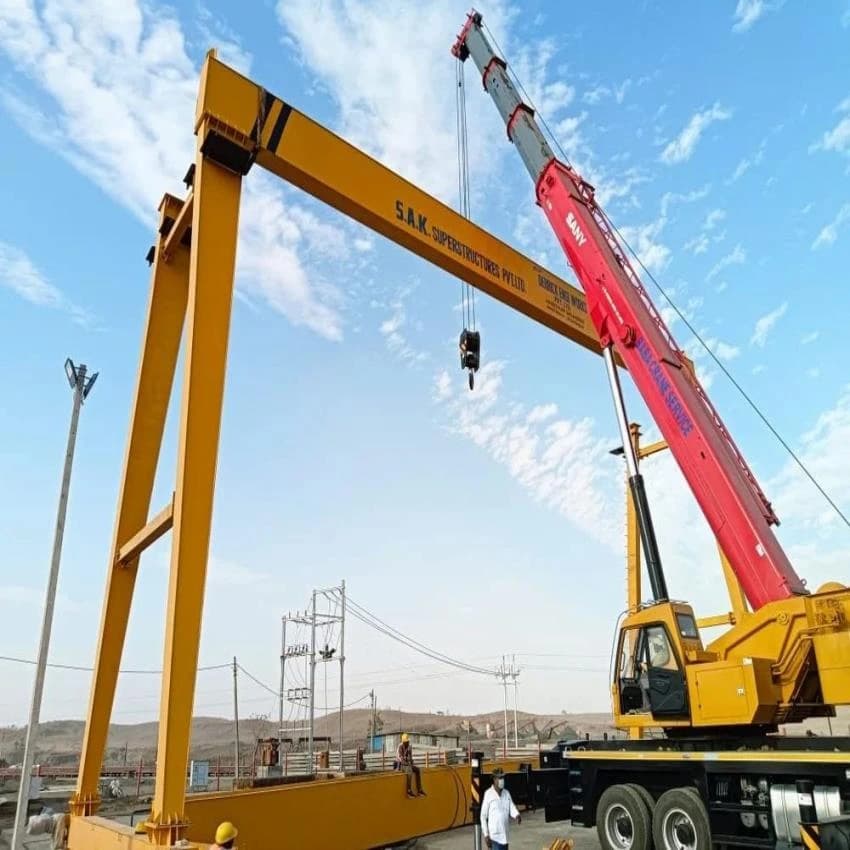 Used Industrial Crane, Load Capacity: 200 Ton