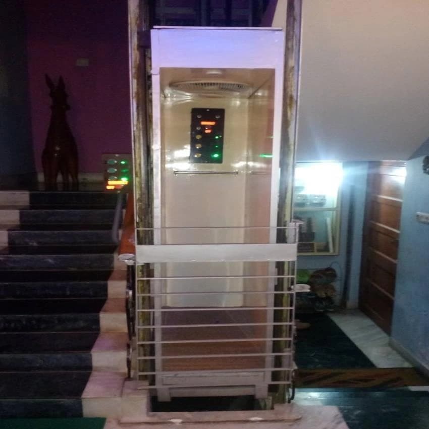 Glass Hydraulic Capsule Elevator, Capacity: 4-6 persons