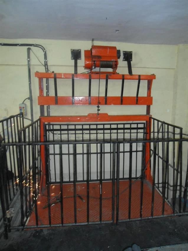 Dumb Waiter Lift, Max Capacity: 6 ton