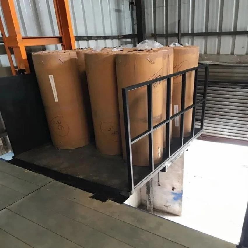 3 Phase A.c Motor 3 hp Motor mild steel Single Mast Hydraulic Operated Goods Lift, For Industrial, Model Name/Number: Sb 28
