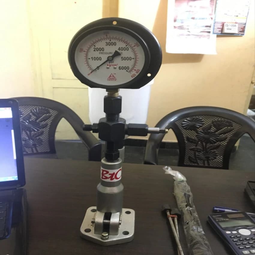Black Analog Injector Nozzle Tester for Laboratory, Packaging Type: Box