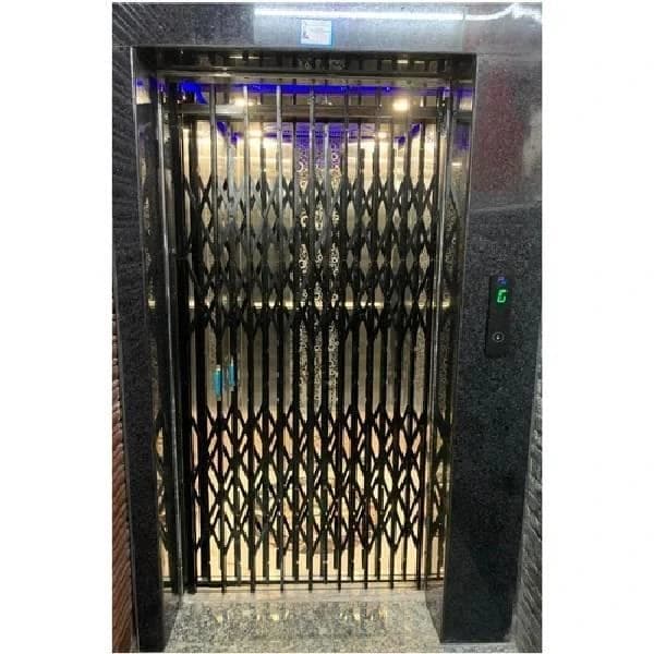 Manual Door Elevator