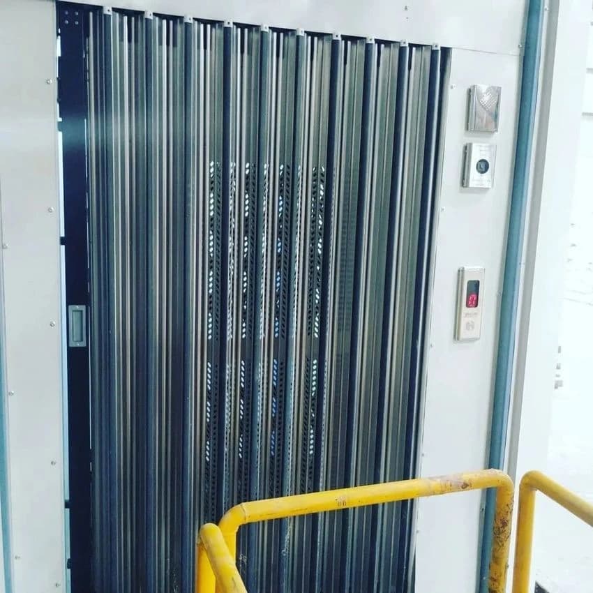 Manual Door Goods Elevator