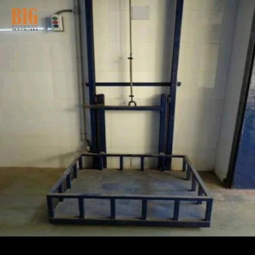 Hydraulic Goods Lift, For Malls