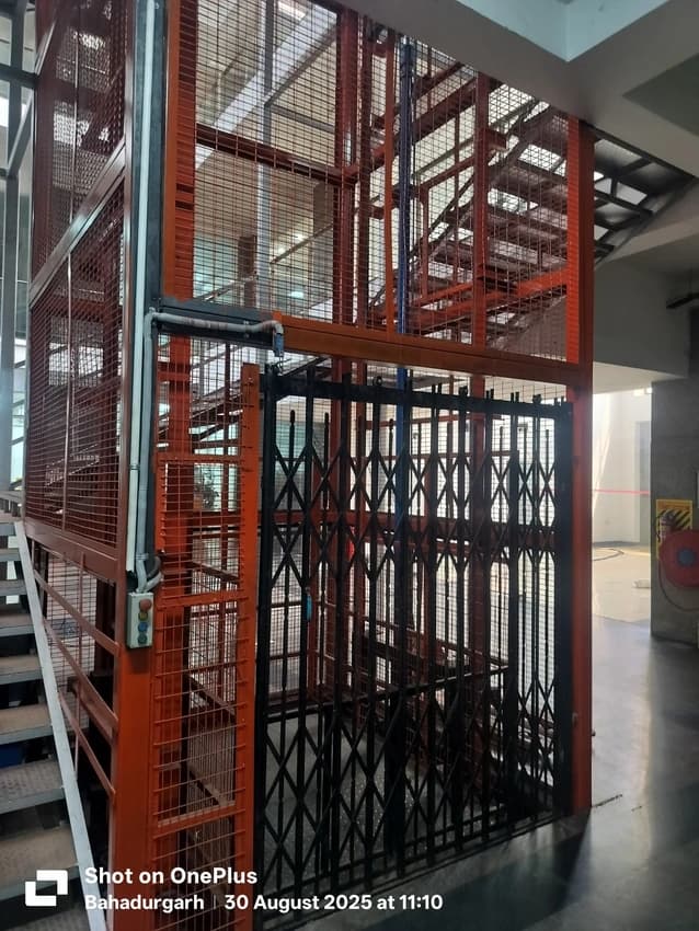 Hydraulic Industrial Goods Lift