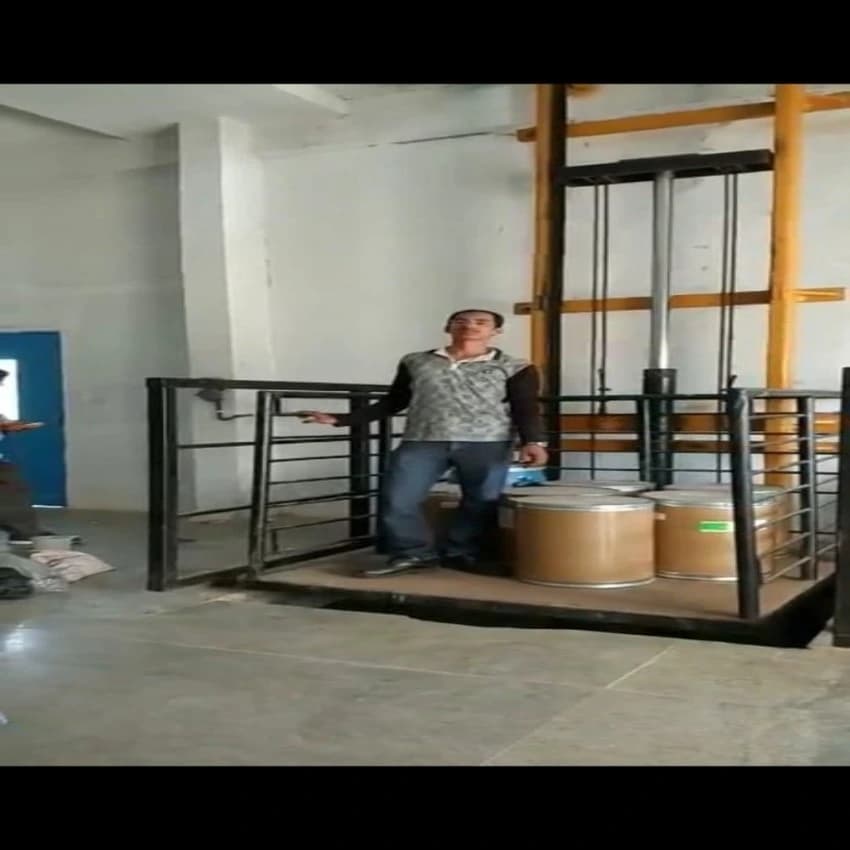 Samrudhi Wall Mounted Hydraulic Goods Lift, Max Capacity: 3-4 ton, Capacity: 1-2 ton