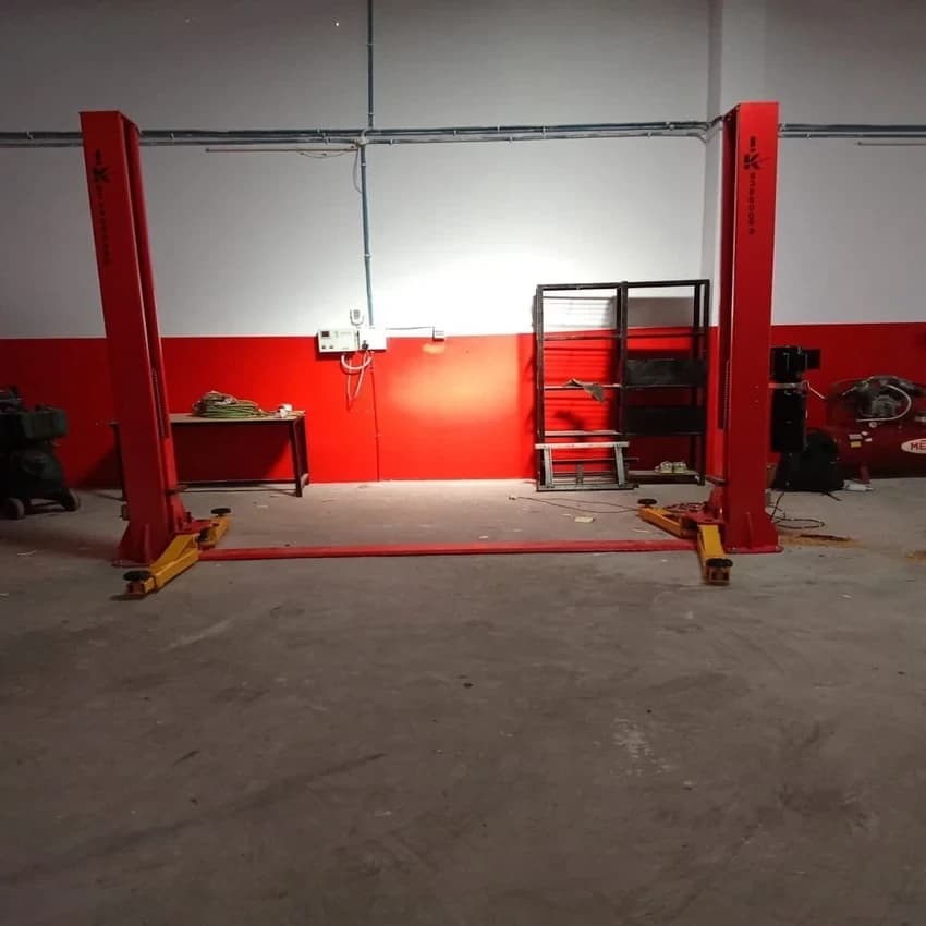 4 Tons Hydraulic Two Post Lift With Base Plate