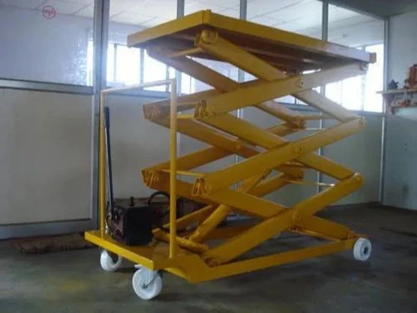 Besto Mild Steel Light Duty Scissor Lift Table, Capacity: 300-450 Kg