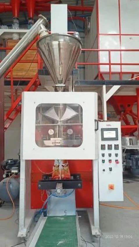 Automatic Lamint Polyster Pneumatic Auger Filler Pouch Packing Machine, Packaging Type: Center Seal