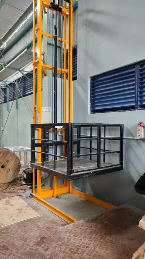 Factory Goods Lift, For Office, Capacity: 3 ton