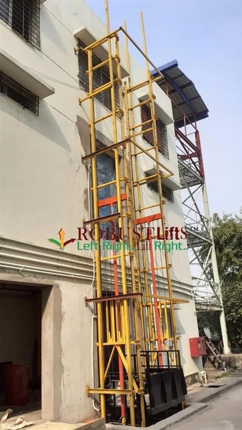 Mild Steel Industrial Goods Elevator, For Warehouses, Capacity: 2-3 ton