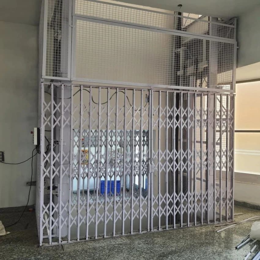 MARS AUTOMOTIVE Mild Steel Hydraulic Goods Lift, Capacity: 3 ton