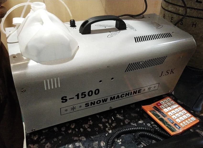 Dj Snow Machine with Dmx or Manual Control (2000W, 8m Range)