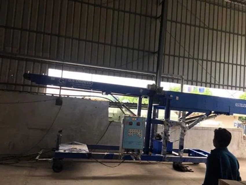 Mild Steel Telescopic Mobile Conveyor, Capacity: 50kg