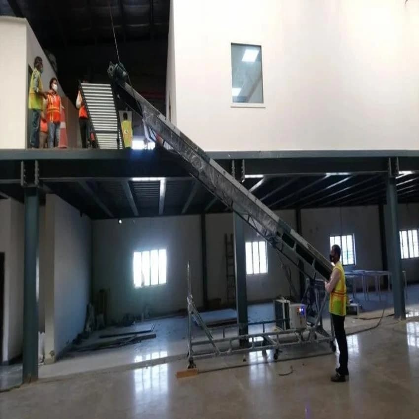 Rubber Vertical Conveyors Warehouse Conveyor System, Capacity: 100-150 kg per feet
