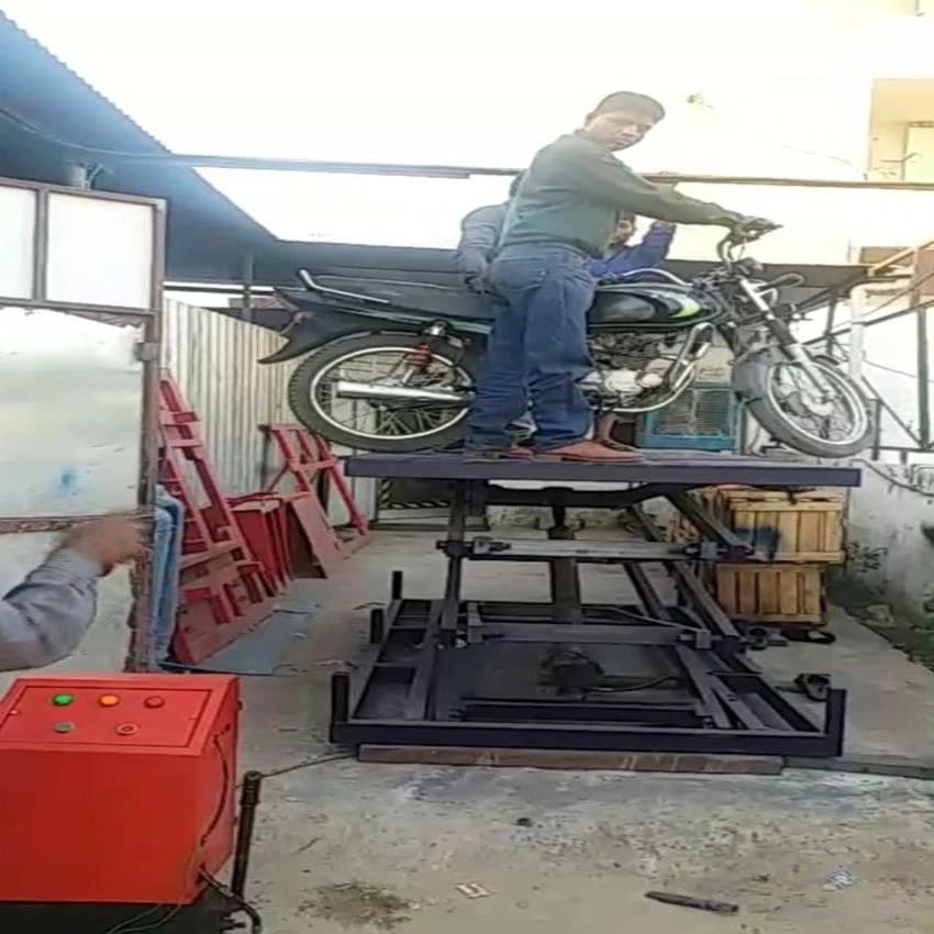 MechYantra 10 Feet Hydraulic Motorcycle Lift, Table Size (feet X feet): 8 X 4 Feet, Capacity: 1 ton