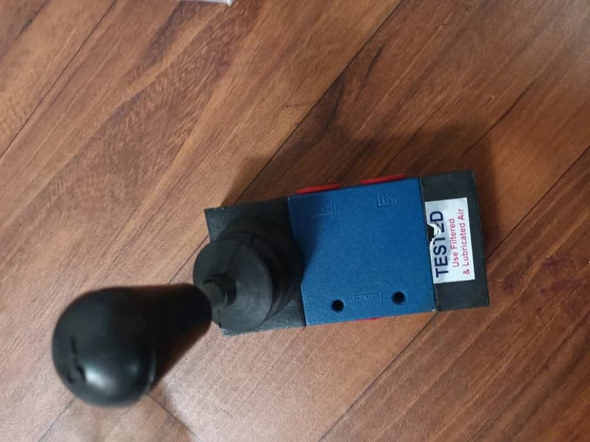5 Way Pneumatic Air Hand Lever Valve 2