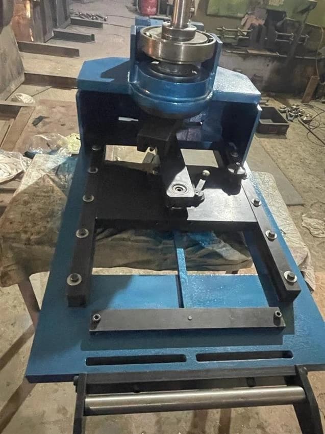 Mechanical Gripper Feeders Machine, Capacity: 10-20 Ton