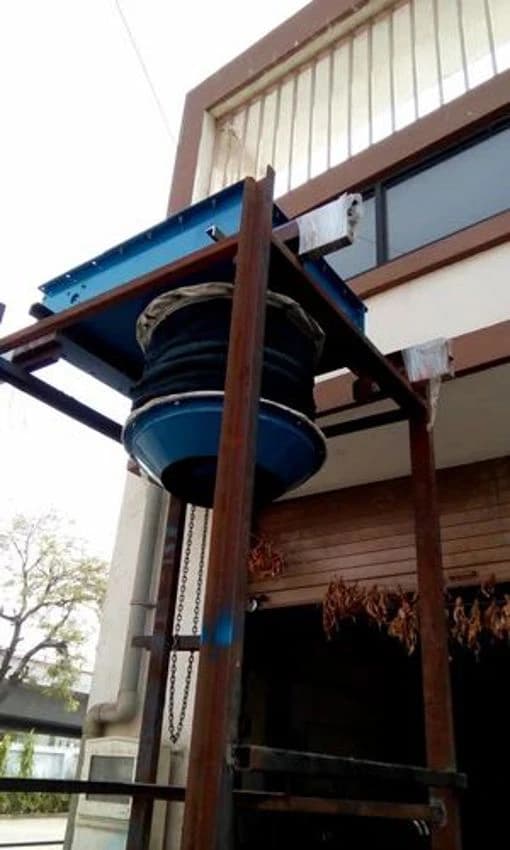 Loading Spouts
