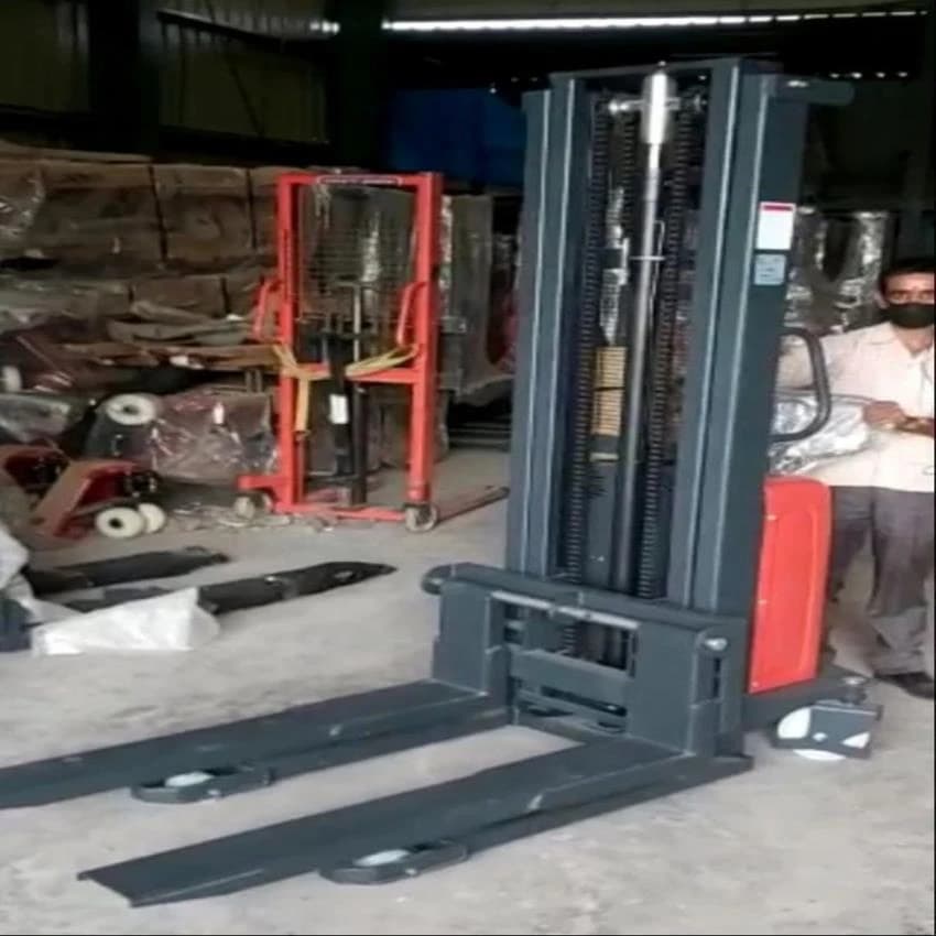 Battery Operated Hydraulic Stackers