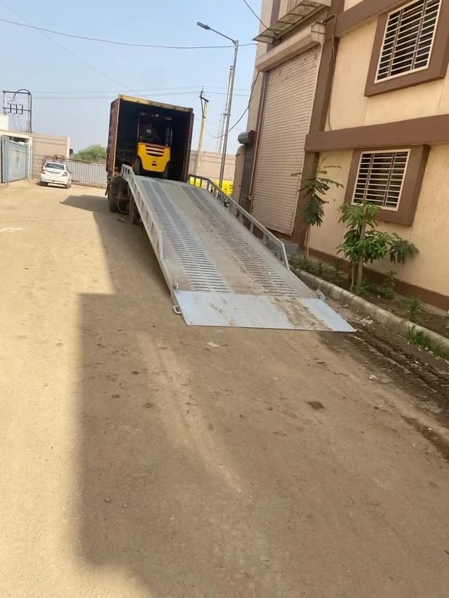 Mild Steel Hydraulic Container Loading Dock Ramp, Size/Capacity: 11000*2100mm,Capacity-10 Ton, Model Name/Number: Mtc