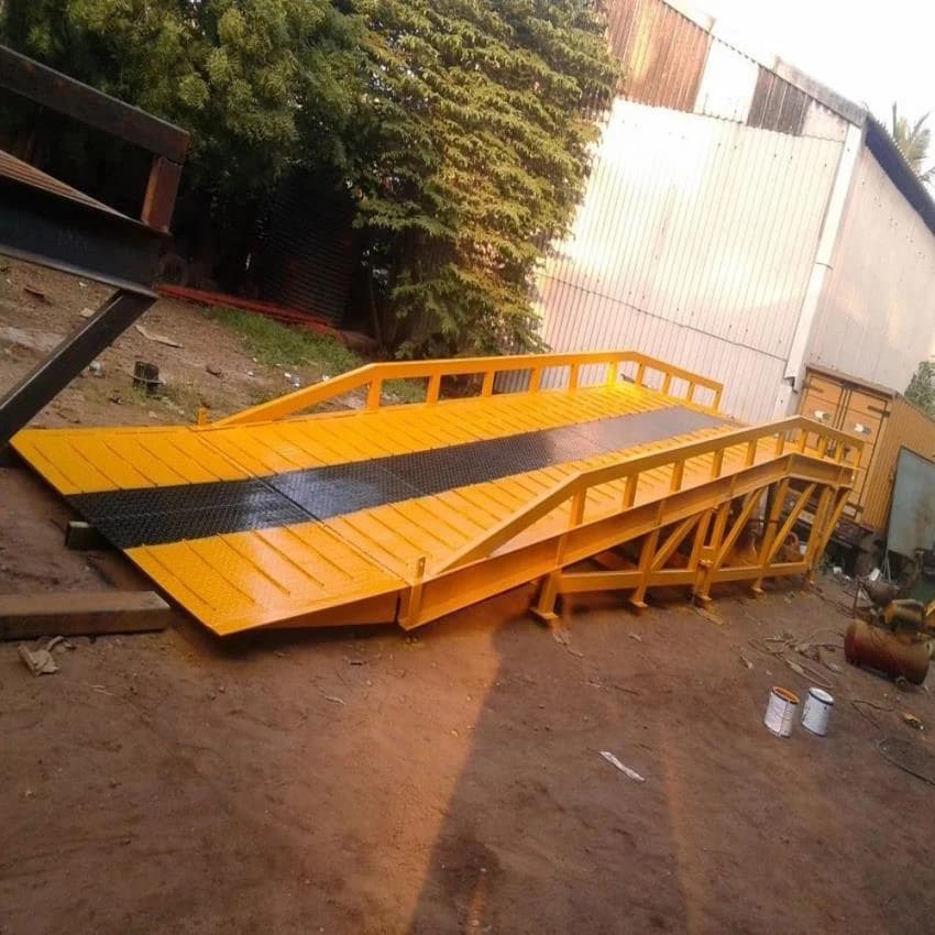 Mild Steel Hydraulic Portable Loading Dock Ramp, Size/Capacity: 1ton, Lifting Capacity: 1.5ton
