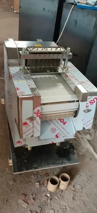 Meat cutting machine