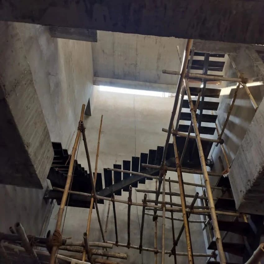 MS Cantilever Single Pipe Mounted Staircase Service