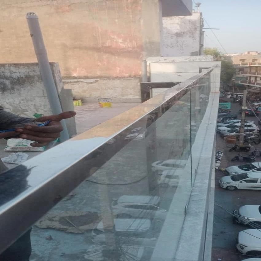 S S Balcony Railing With Glass, Material Grade: 304