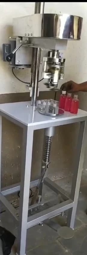 Naaysha Beverages Foot Operated Ropp Cap Sealing Machine, Capacity: 30 BPM
