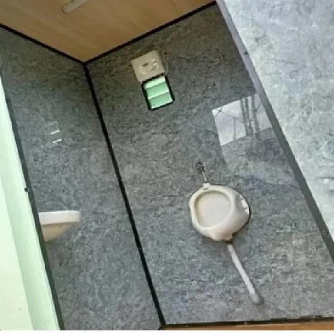 GI Urinal Toilet Cabin