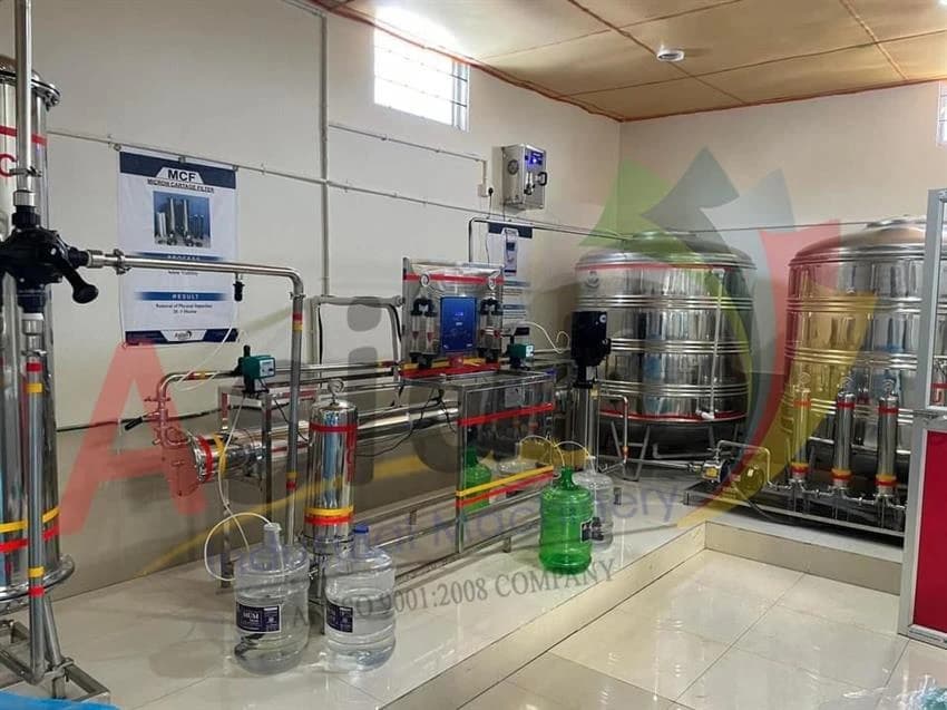 SS 304 Reverse Osmosis Mineral Water Plant, Water Storage Capacity: 2000 L, Capacity: 2000 Lph