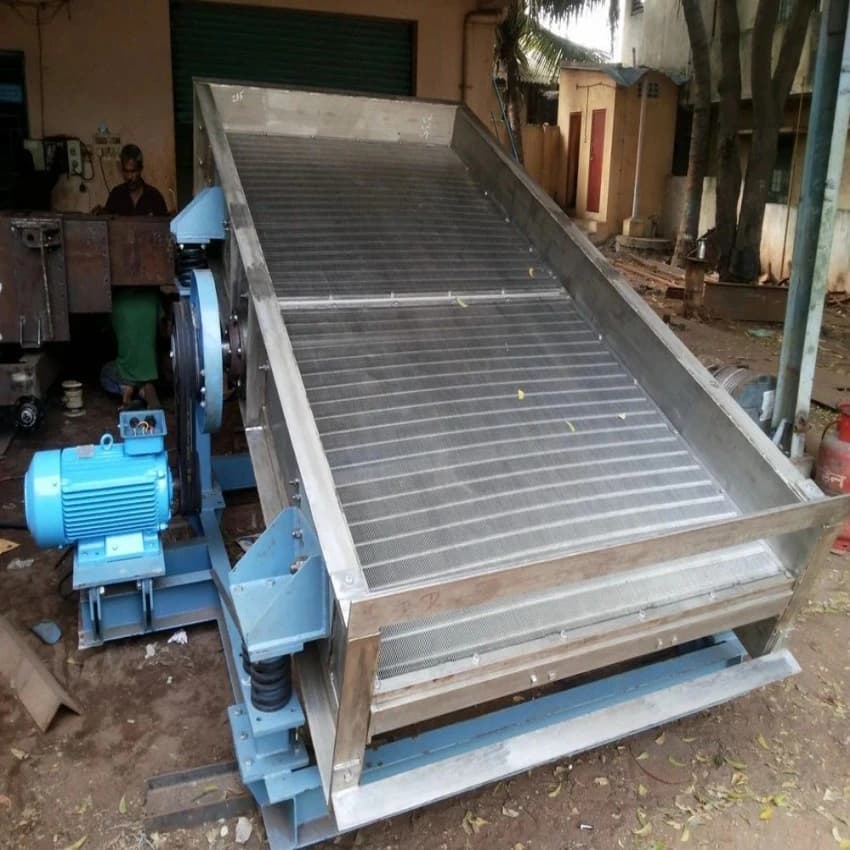 Stainless Steel Linear Vibrating Screen, For Industrial, Capacity(Ton/Hr): 180