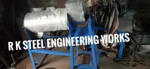 Semi-Automatic Pulpul Machine (Sauce Machine), Capacity: 200 Kg/Hr