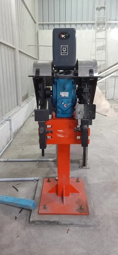 Semi-Automatic Single Head Coconut Deshelling Machine, 350 Nuts/Hr, Model Name/Number: Saraa Dss