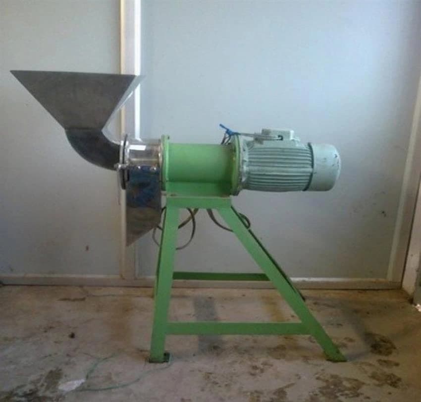 Automatic Fruit Crusher Mill, Capacity: 100 KG Per Hour, 2 Hp