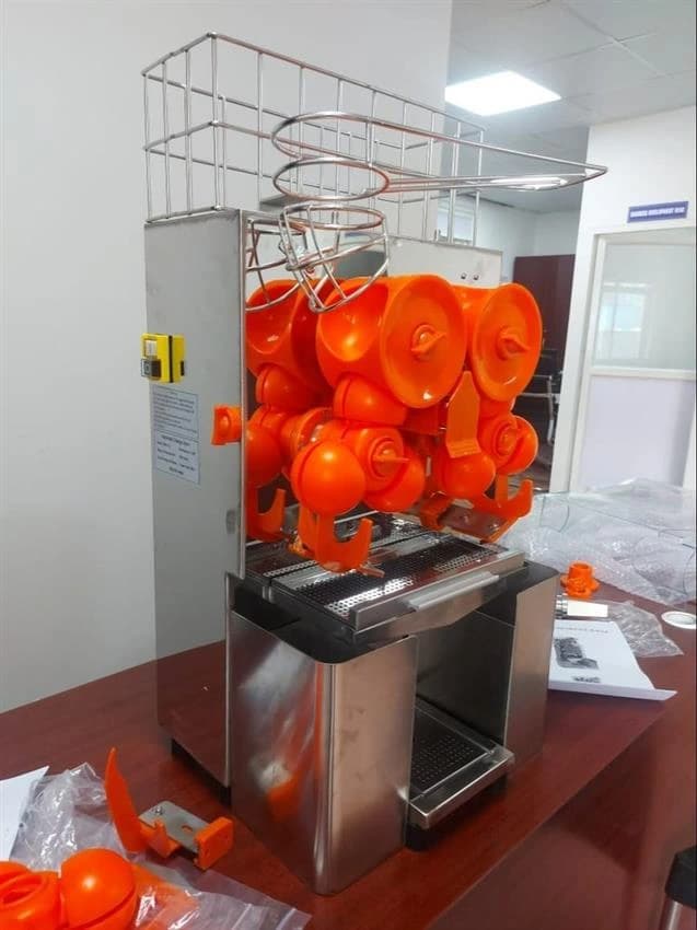 NutriTek SS and Nylon Electric Commercial Fruit Juicer, Capacity: 150 Lilter/hr